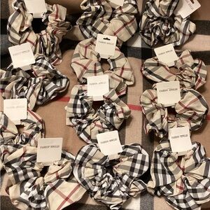 12PCS  Fashion Scrunchies - GRAB THESE UP…